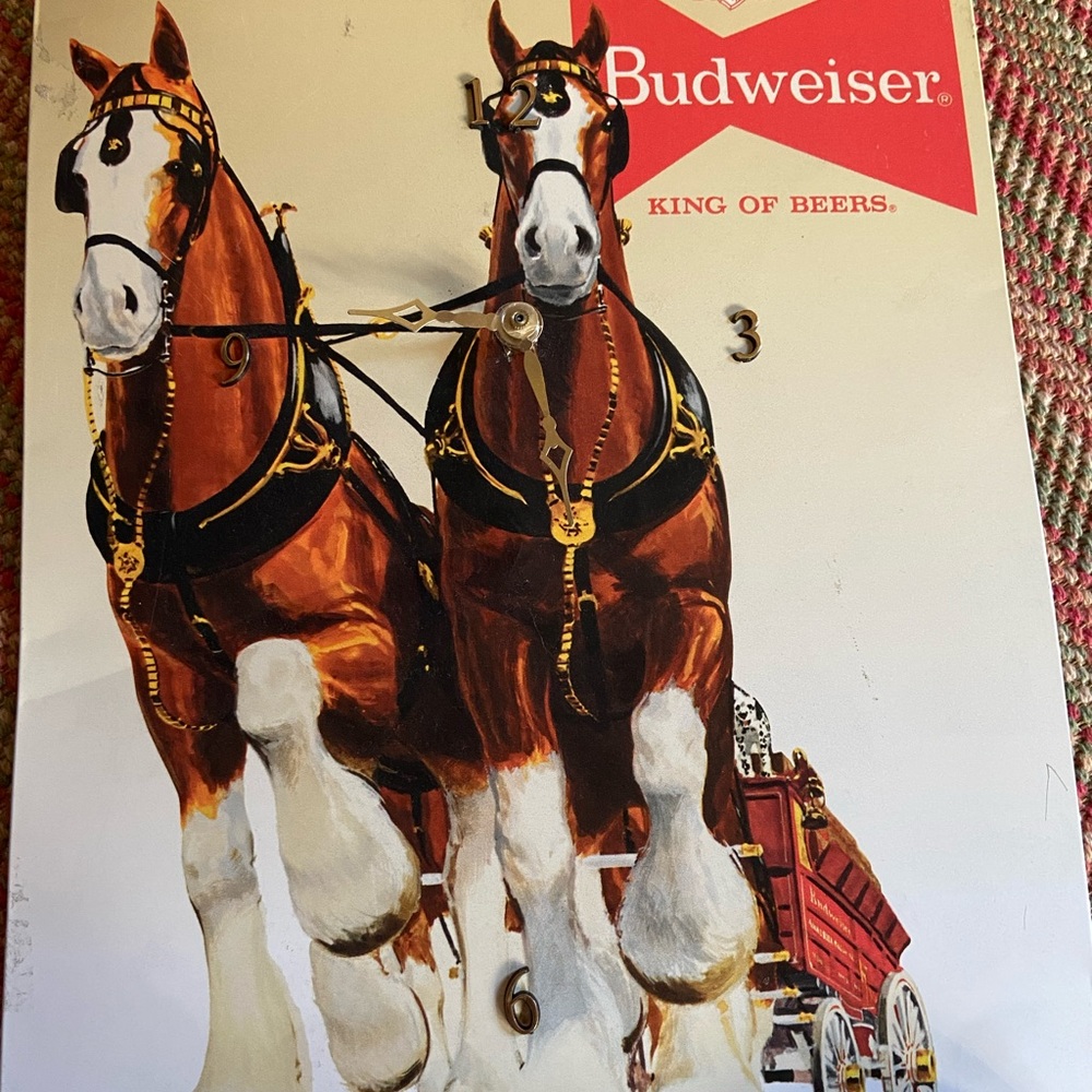 Budweiser beer clock that works just needs a battery